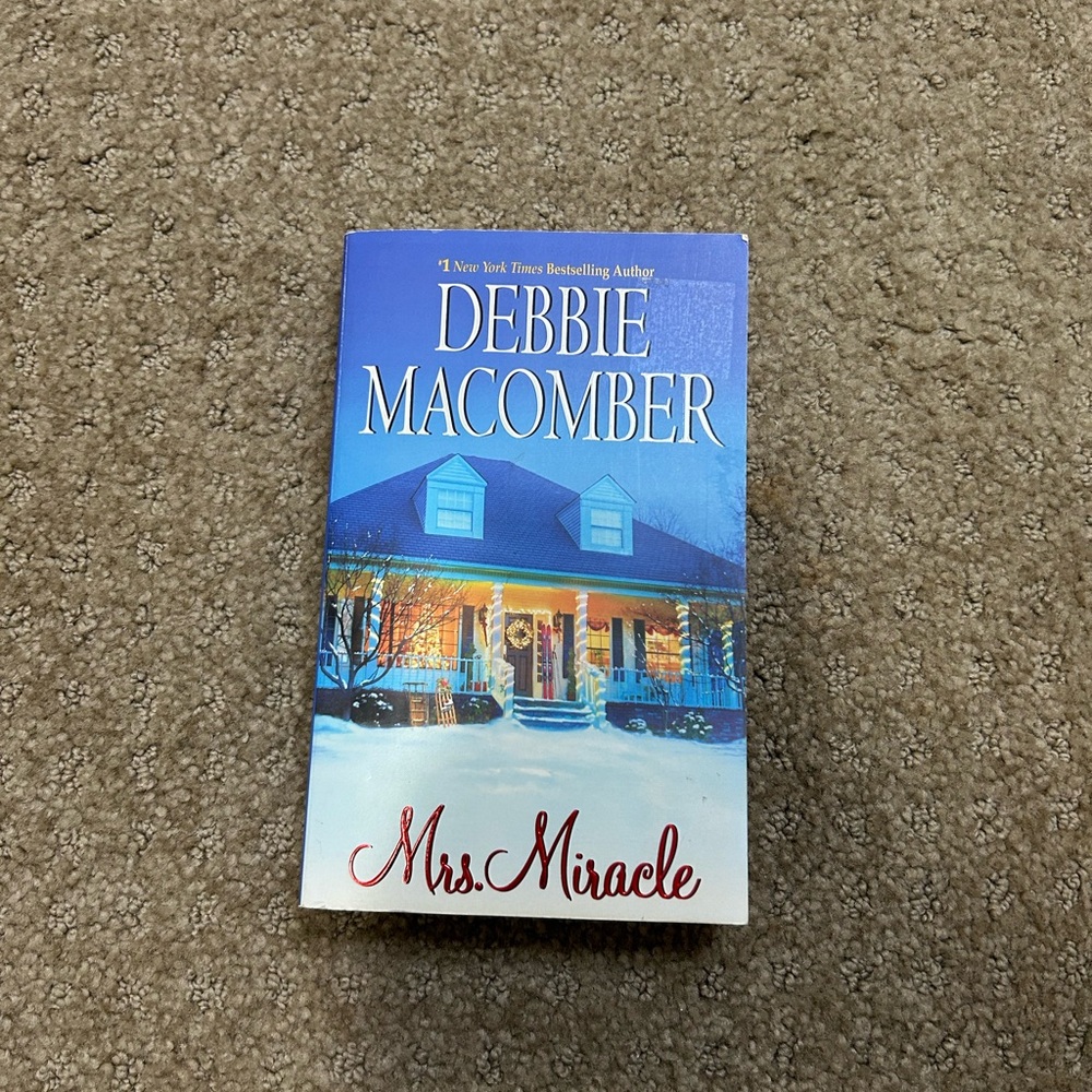 Mrs. Miracle : A Novel by Debbie Macomber (2019, Mass Market)